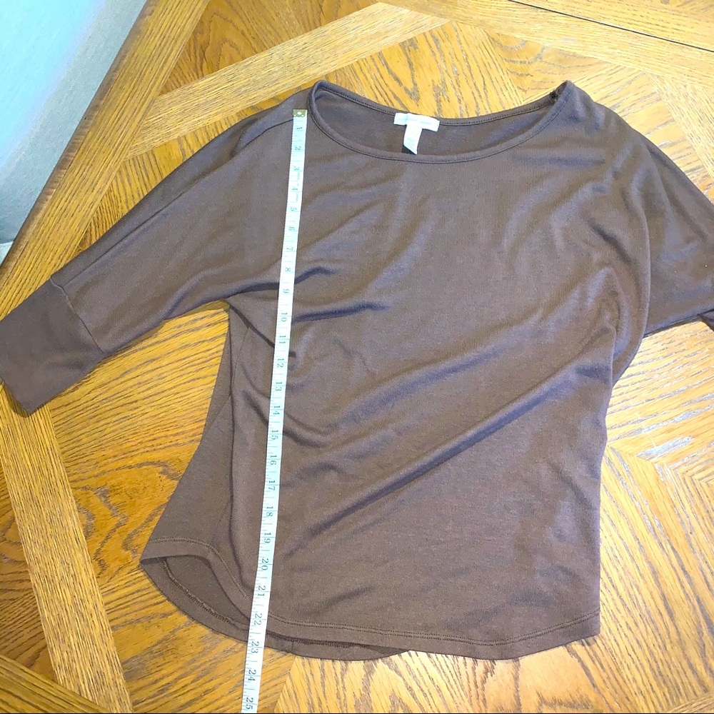 Quarter length sleeve knit top